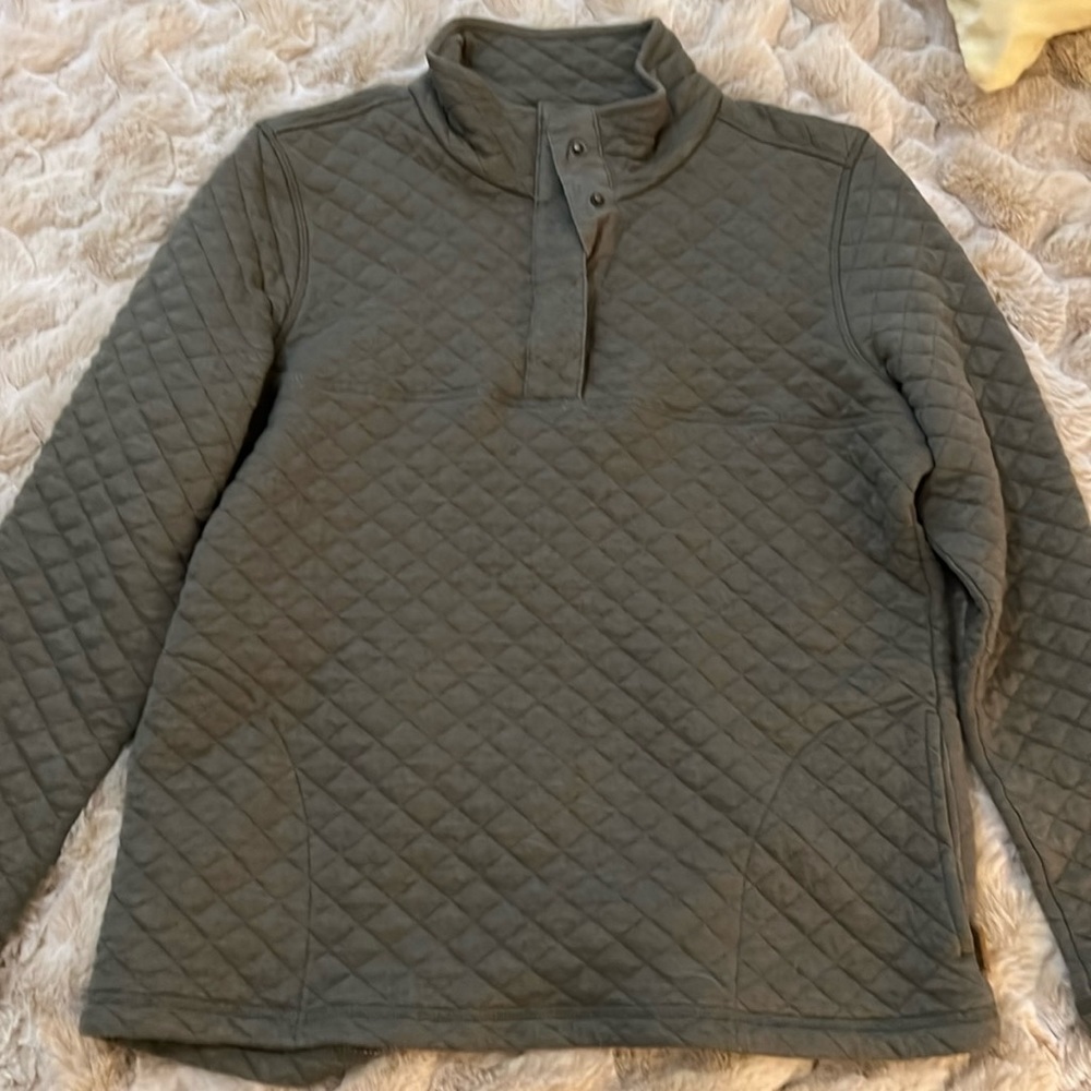 Avalanche Outdoor Supply Company Half-zip quilted pullover, runs a little small